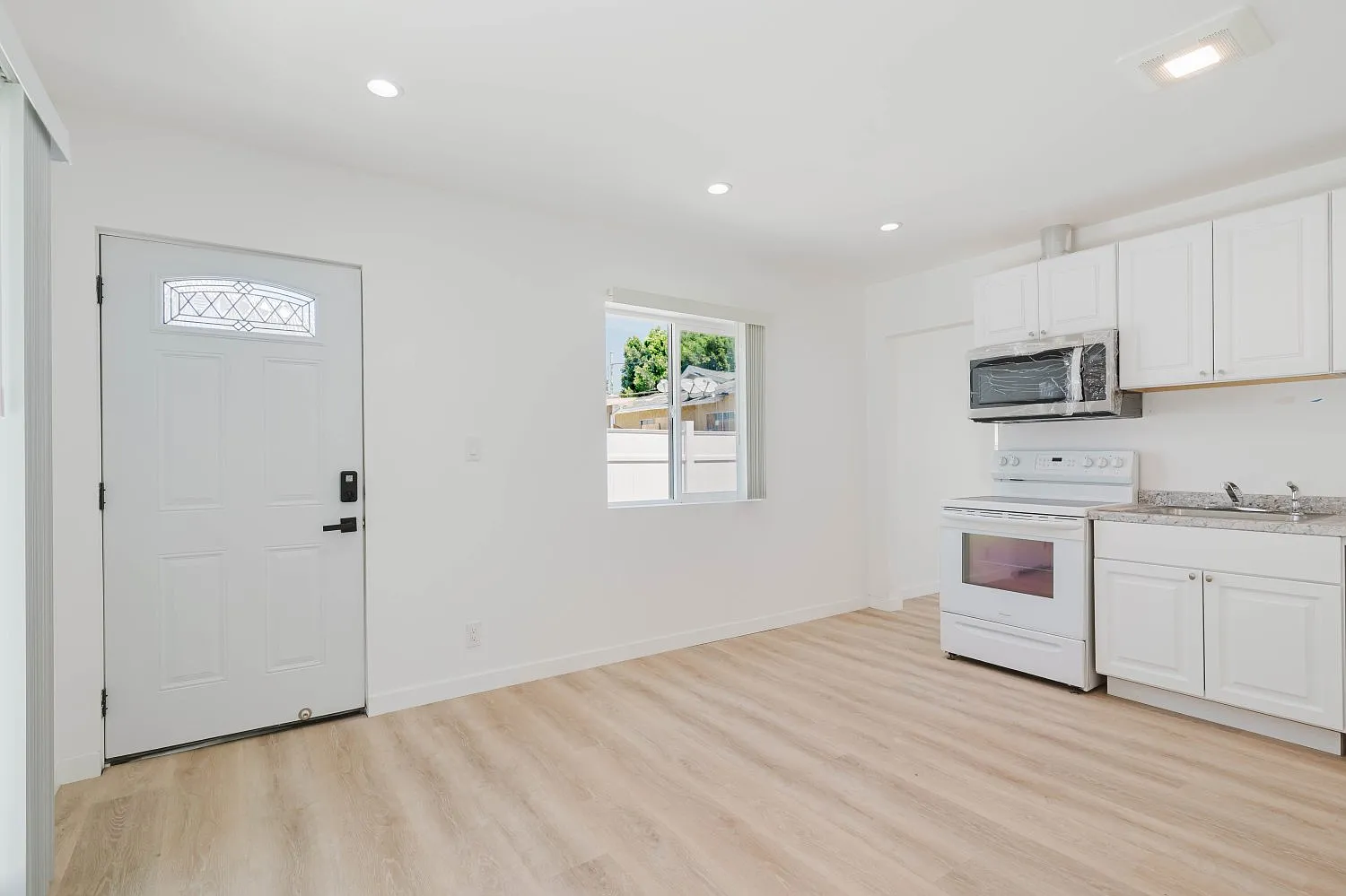 4 bed, 1200 sqft, $3,700 — Photo 2