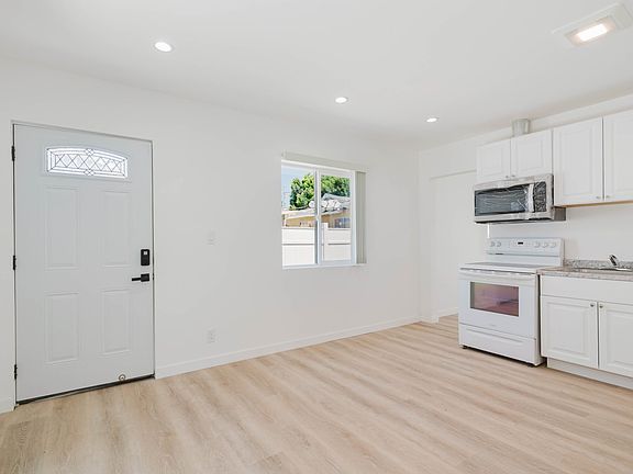 2nd image of 13138 Corcoran St