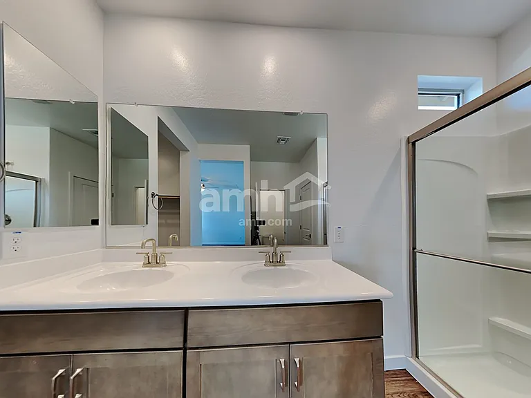 4214 S 105th Dr — Photo 14