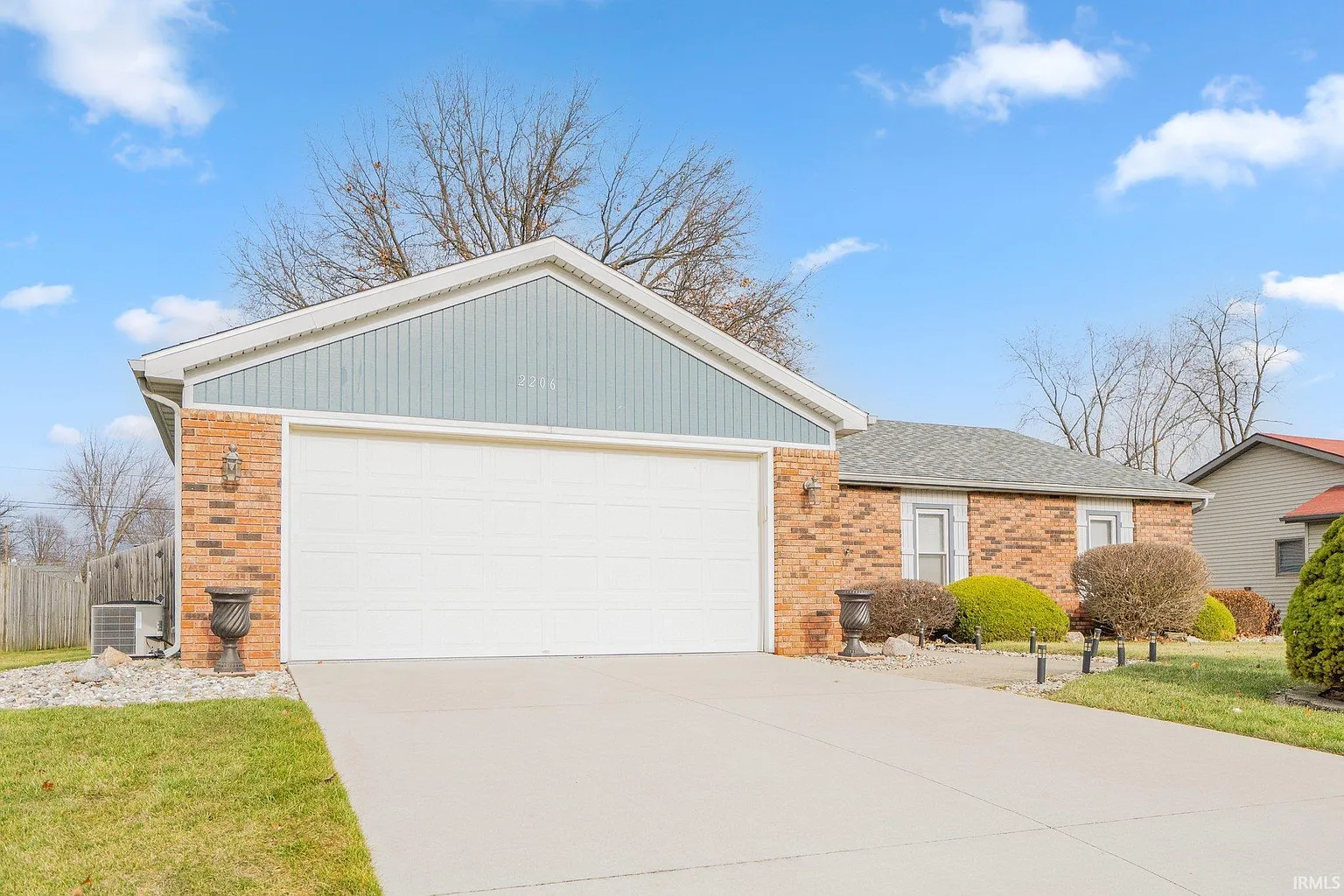 2206 Foxboro Dr photo 1