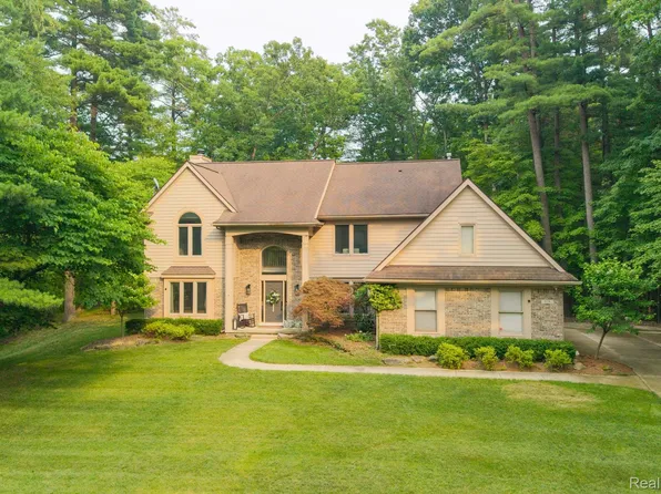 576 Indian Trl, Lake Orion, MI 48362