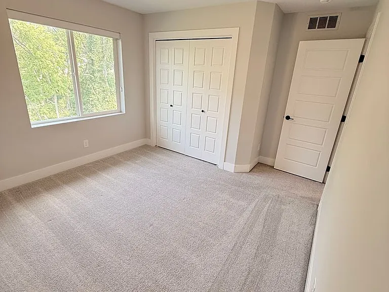 908 Lincoln Way — Photo 16