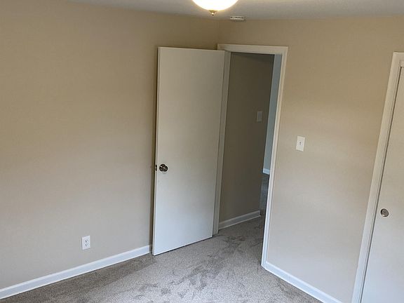 5th image of 215 S Grand Ave APT 4