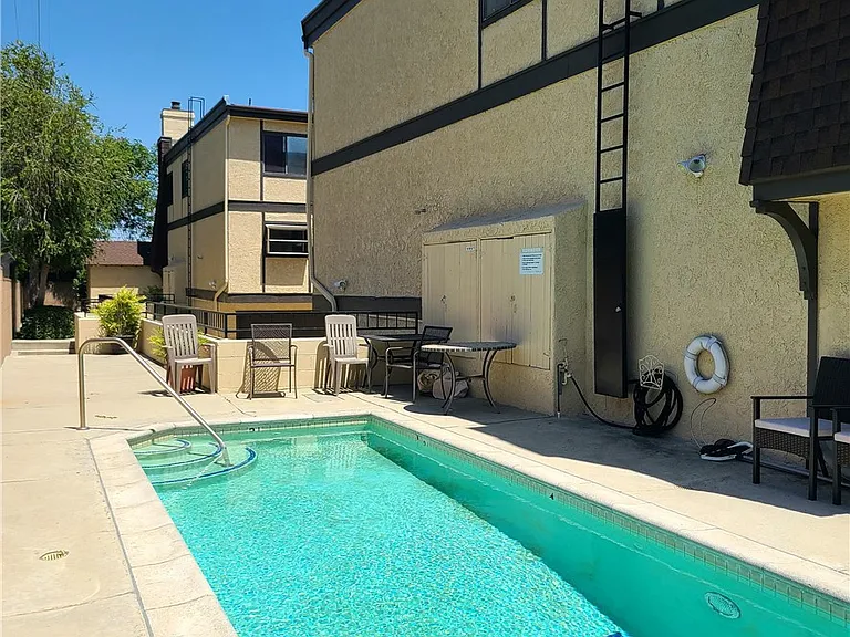 881 W Huntington Dr #G — Photo 23