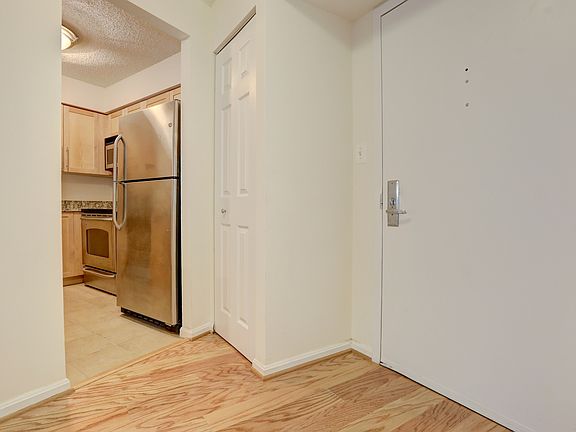3rd image of 10101 Grosvenor Pl APT 301