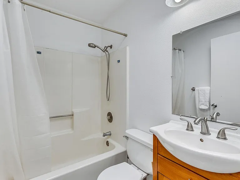 2817 W Grand Ave — Photo 10