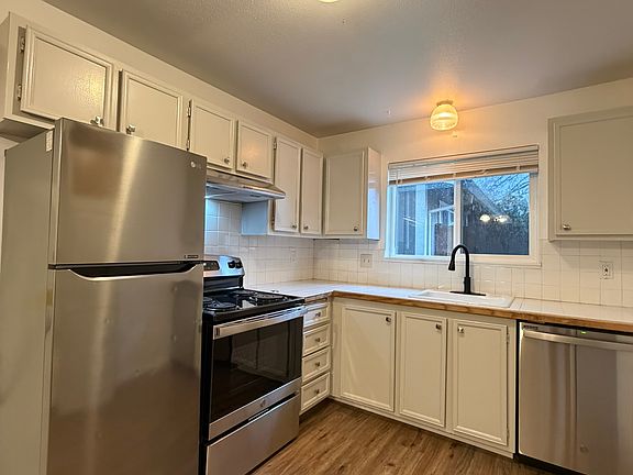5th image of 17205 SW Merlo Rd #3