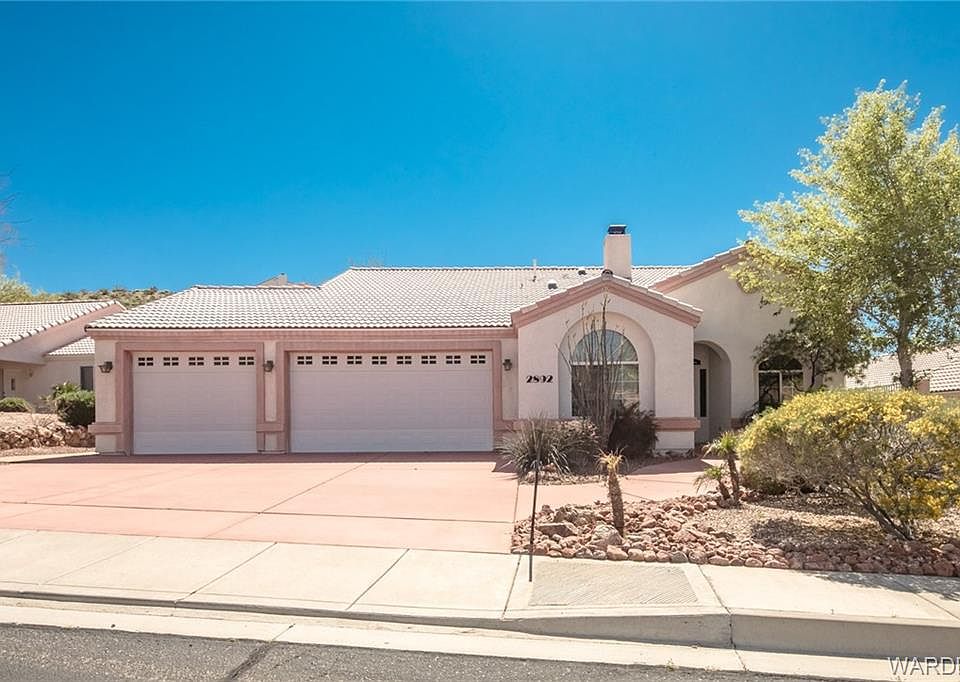 1st image of 2892 Desert Trail Dr