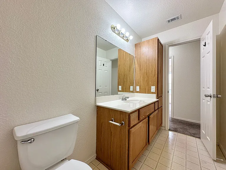 5007 John David Dr — Photo 12
