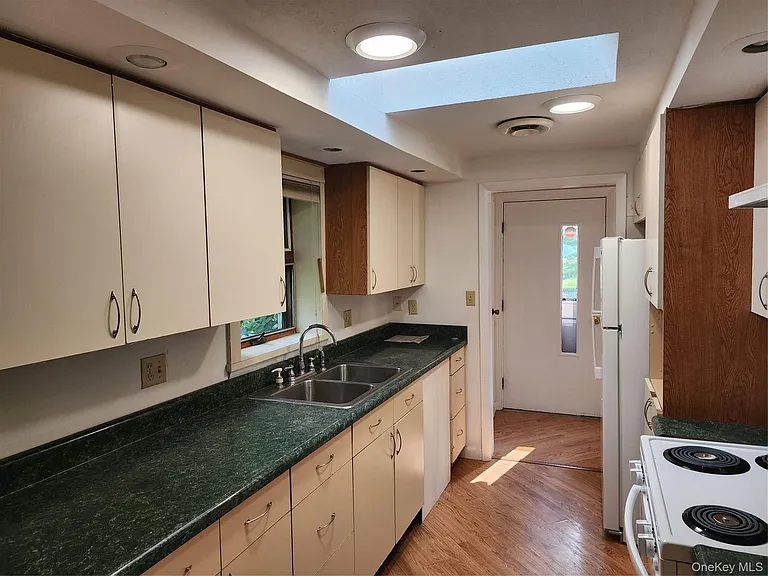 32 Osborne Hill Rd — Photo 13