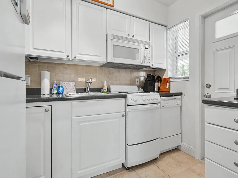 2701 NE 1st St #201 — Photo 6