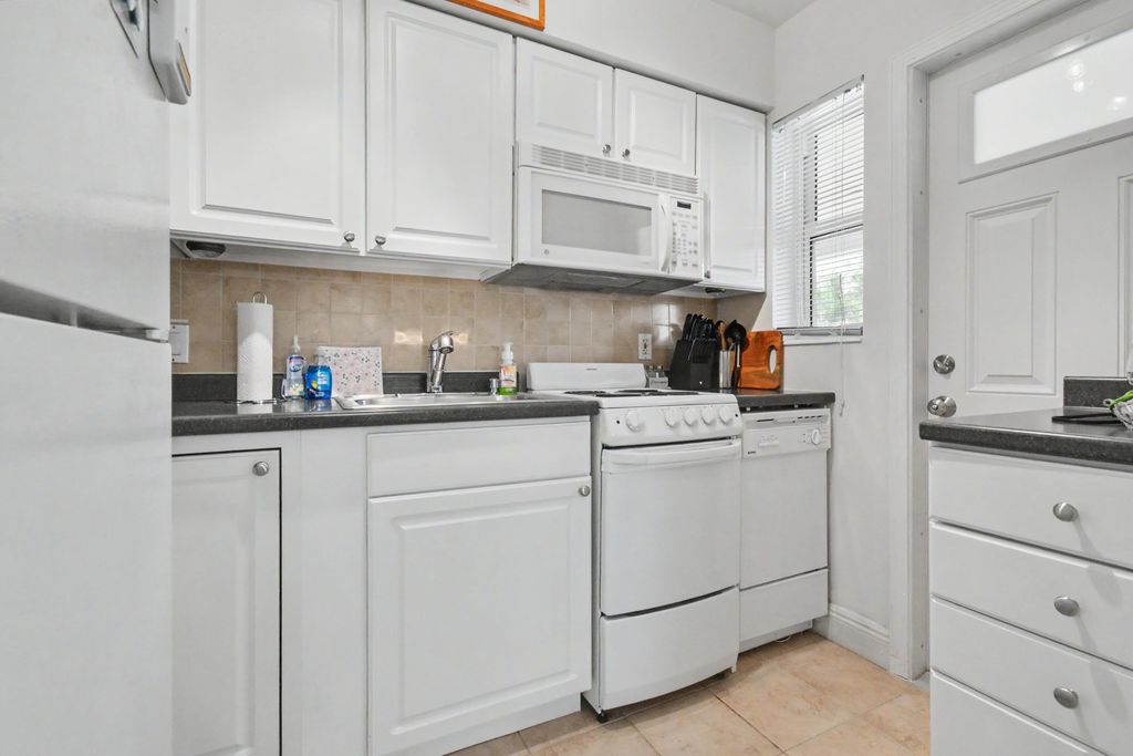 2701 NE 1st St APT 201, photo 6