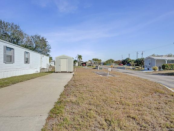 3rd image of 332 NE Tropicalia Ln #25