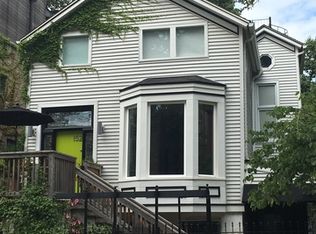 152 W Schiller St, Chicago, IL 60610
