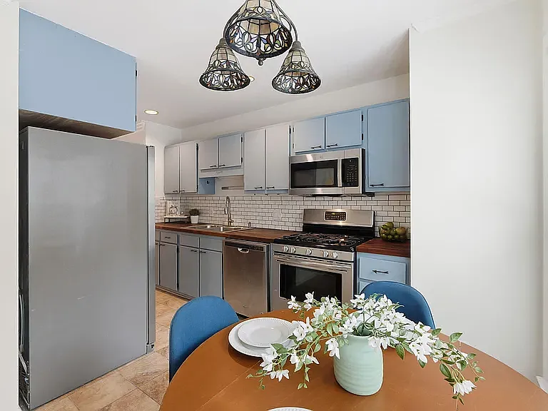 101 Thomas Ln #B1 — Photo 5