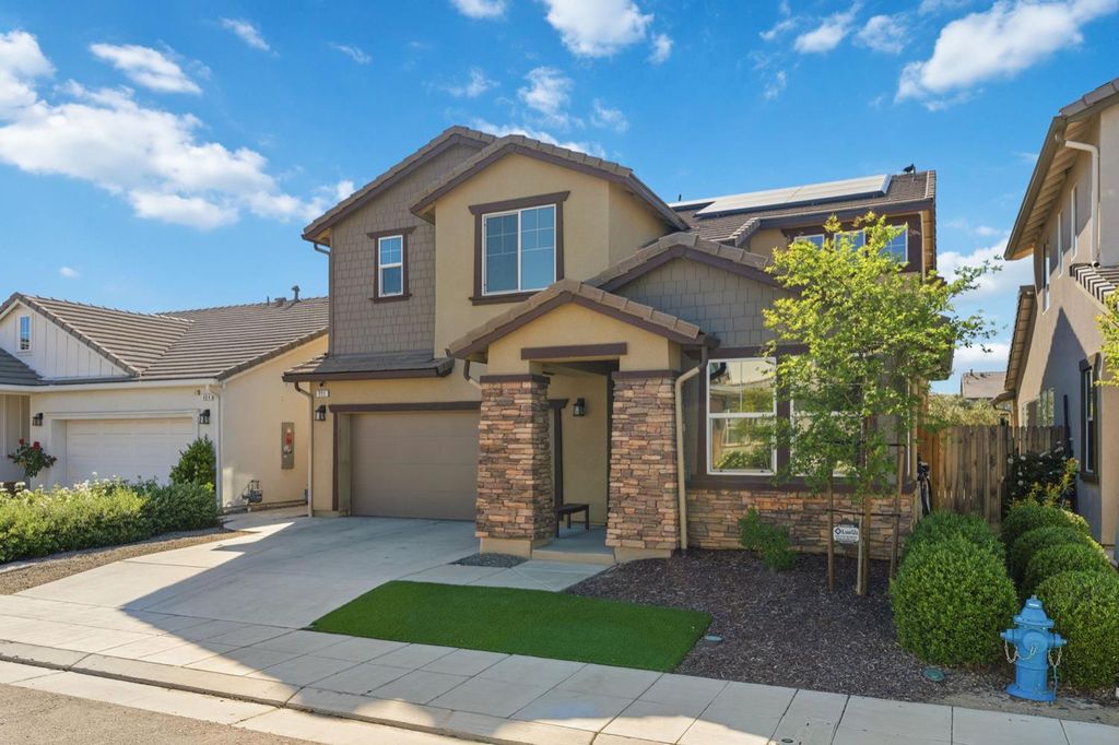 398 Atlantica Dr S, Madera, CA - View 3