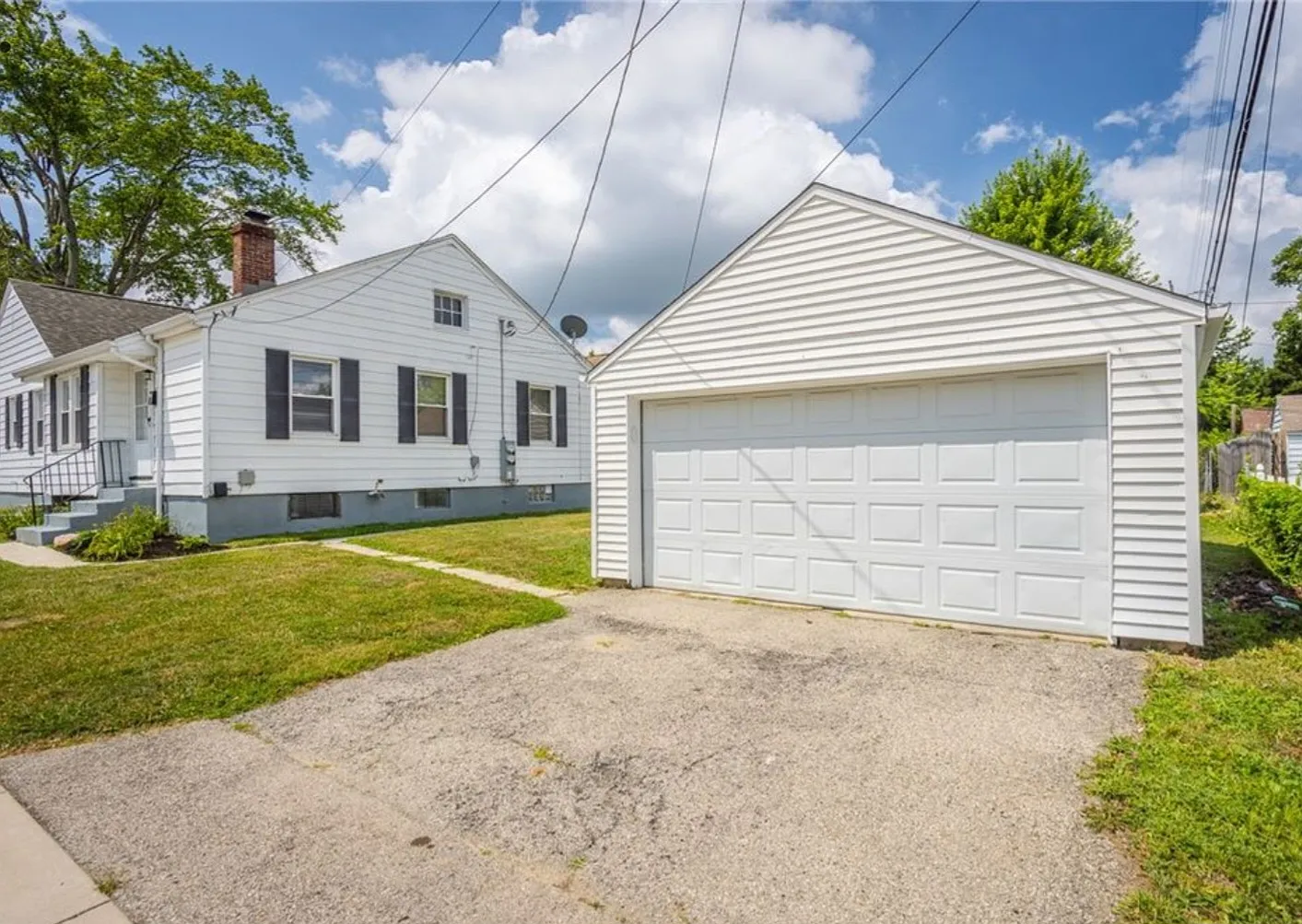 3121 Delaine Ave — Photo 2