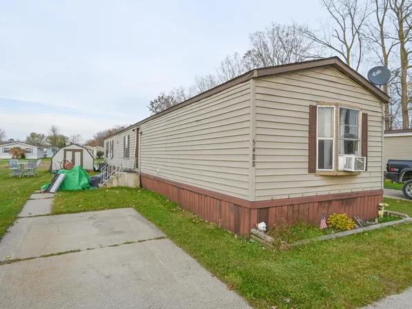 5488 Dockside Ct, Clay, MI 48001