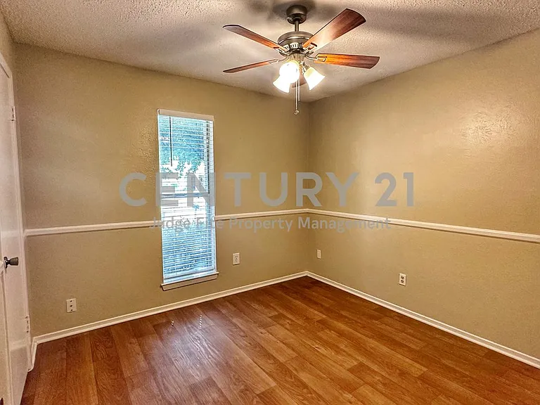 205 Glenwood Dr — Photo 13