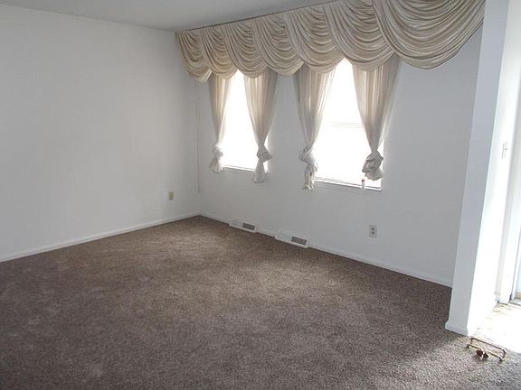 3rd image of 6256 E 129th St