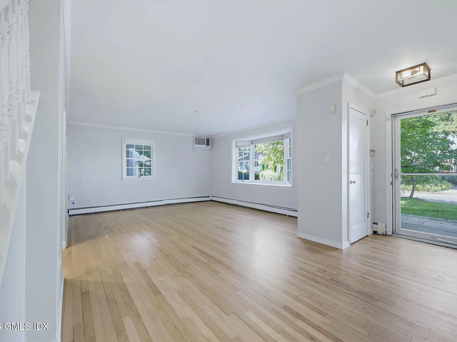 4 bed, 2.0 bath, 2156 sqft, $6,000 — Photo 3