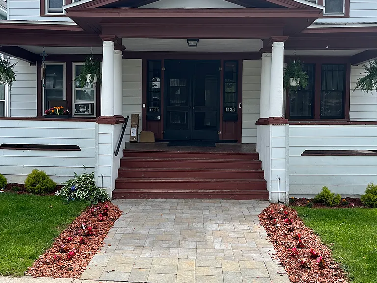 1136 Boyd St — Photo 1