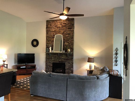 4th image of 55 Candlewood Dr