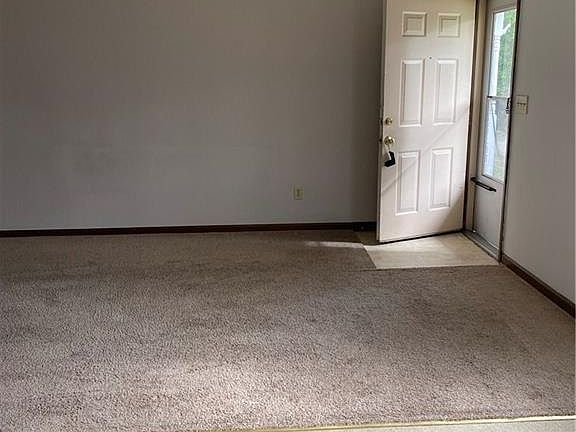 3rd image of 1701 Hawthorne Dr #B
