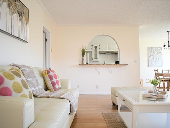 3rd image of 1115 22nd St APT 2