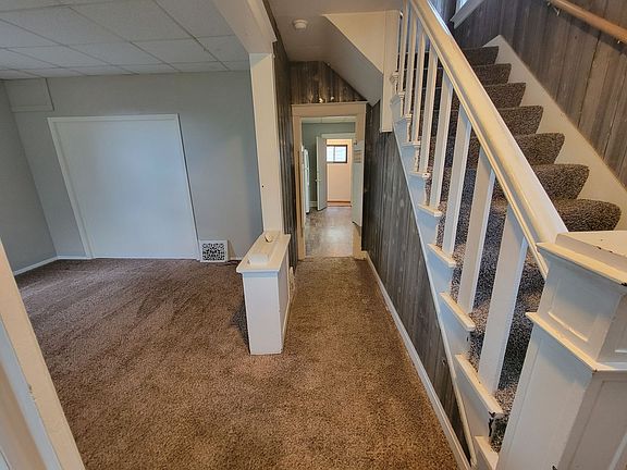 3rd image of 423 N 13th Ave E