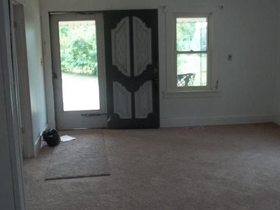 3rd image of 851 Louis St