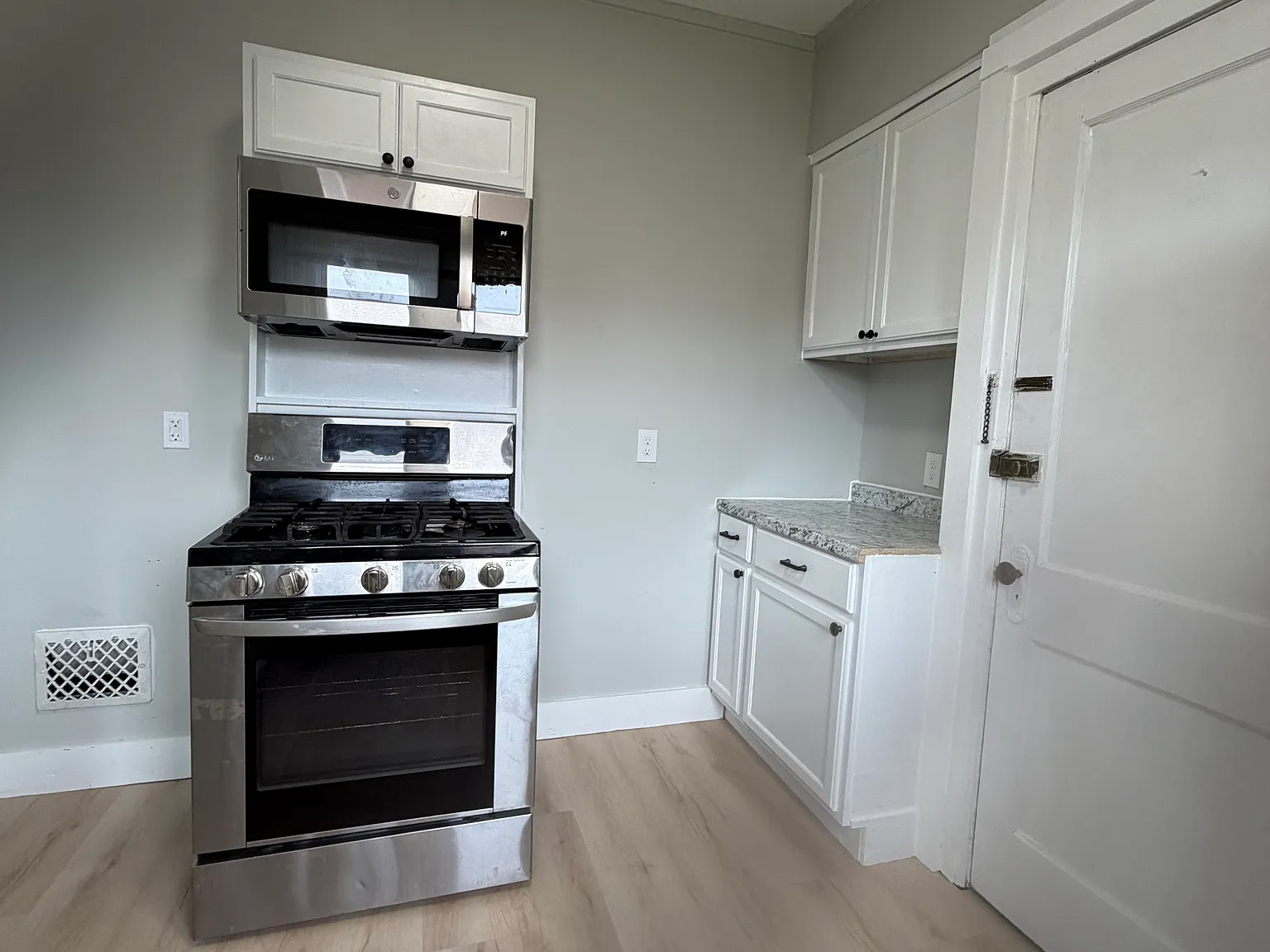 3 bed, 1400 sqft, $1,245 — Photo 2