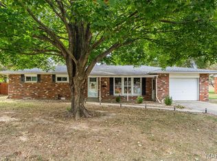 325 N Van Buren St, Trenton, IL