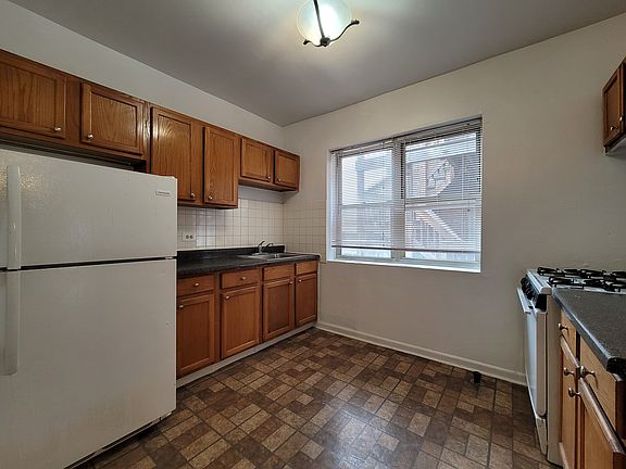 4th image of 2637 W Granville Ave APT 1
