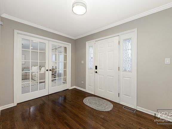 4th image of 1524 Oswego Rd