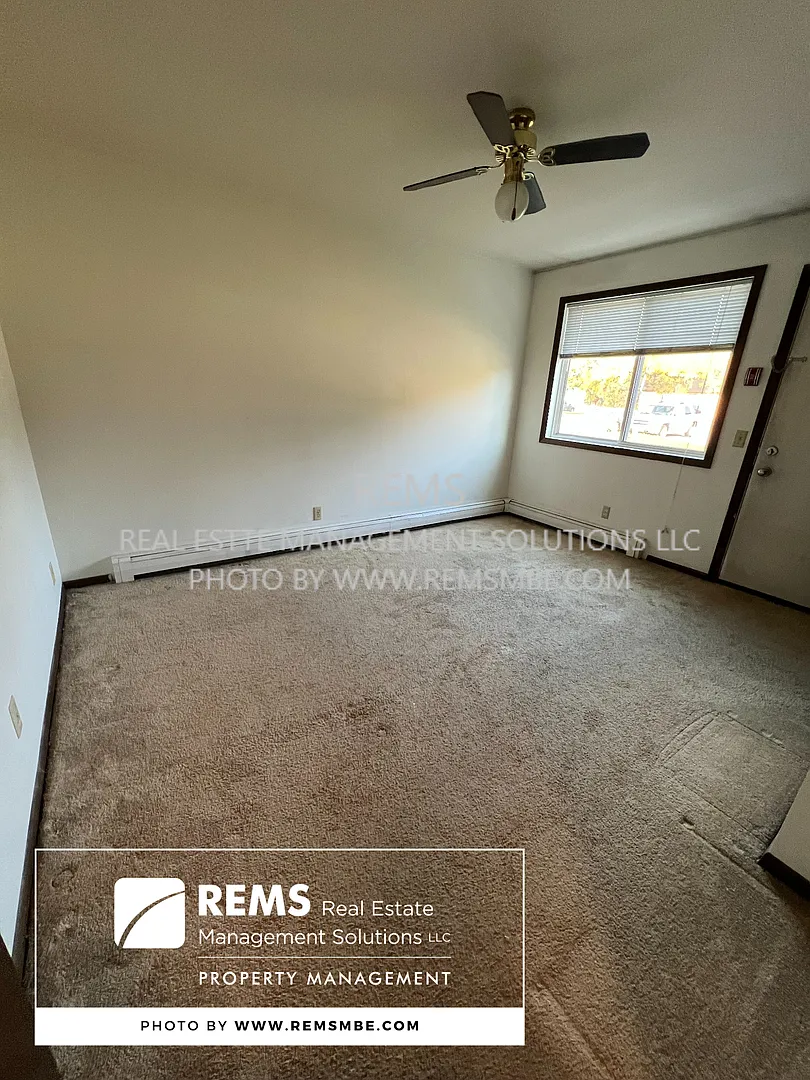 1120 Grand Avenue — Photo 2