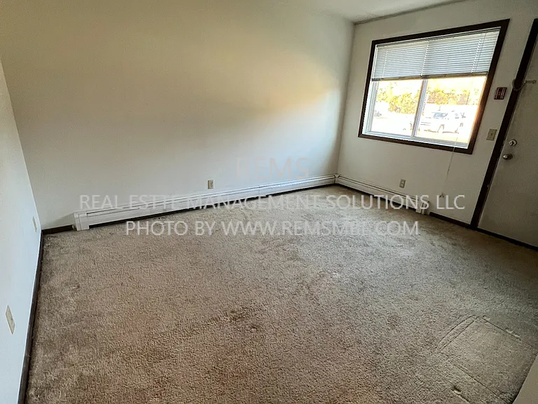 1120 Grand Ave — Photo 2