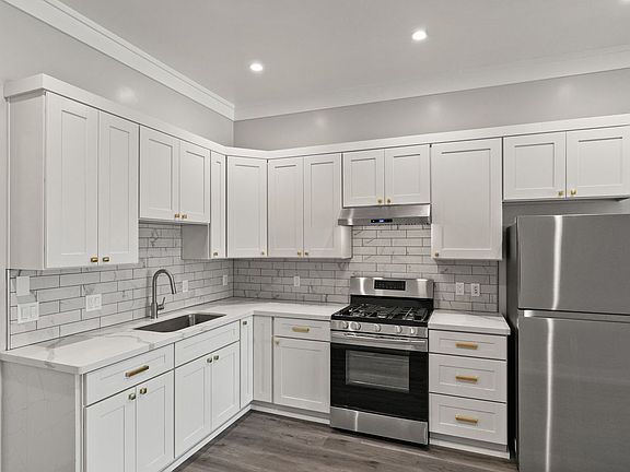 3rd image of 1104 Broadway Ave #5
