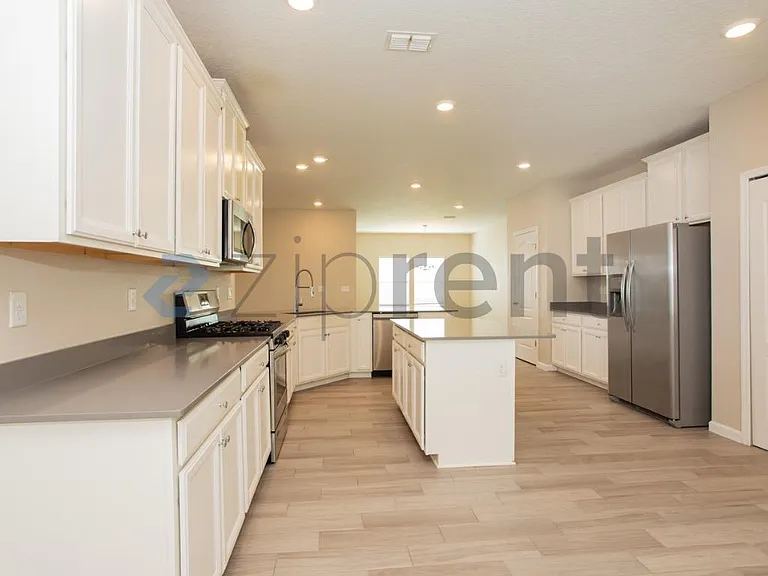 2116 Amberly Dr — Photo 11