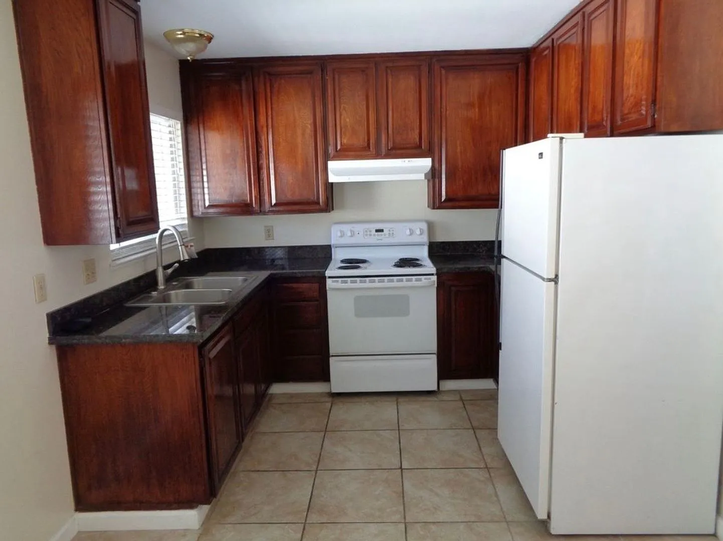 Riviera Apartments — Photo 2