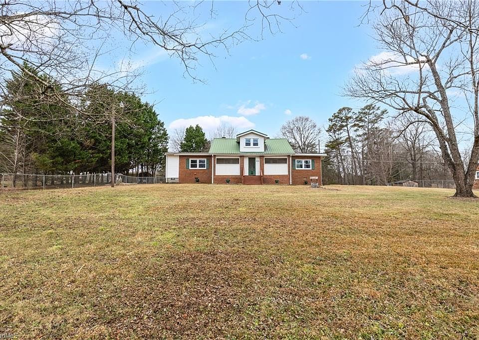 1st image of 1020 Lacy Ln