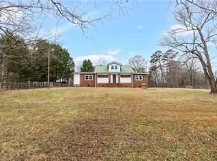 1020 Lacy Ln, Walnut Cove, NC 27052