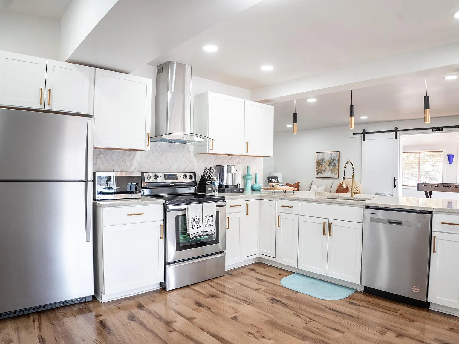 3720 Taft Ave — Photo 2