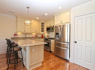 110 Park St APT 8, West Roxbury, MA 02132