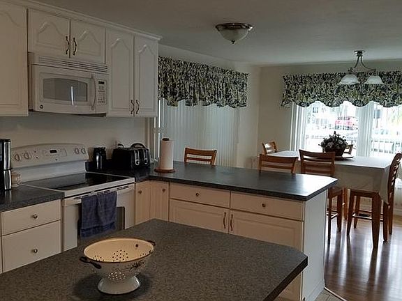 4th image of 1811 Woodstock Ln