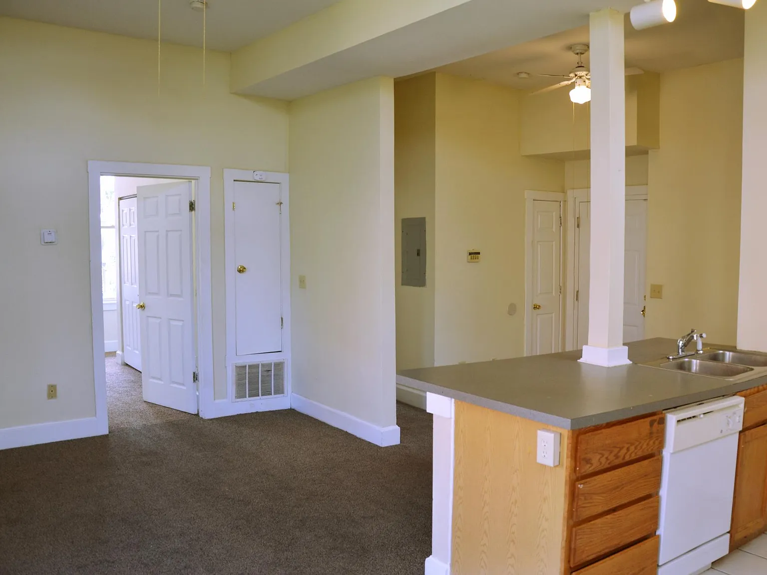 2 bed, 980 sqft, $1,195 — Photo 3