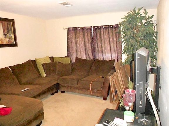 4th image of 6022 Jackson Ln