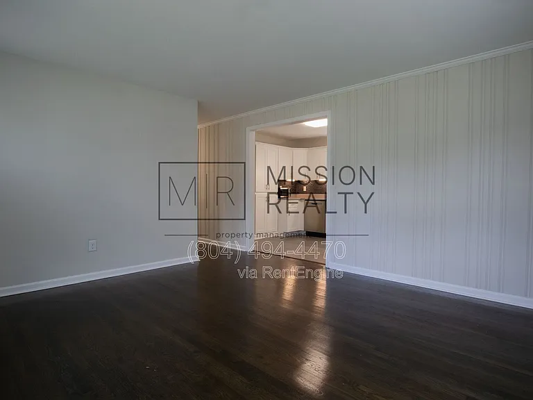 5205 Scott St — Photo 4