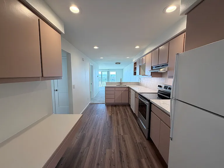 2210 Grand Ave #3 — Photo 4
