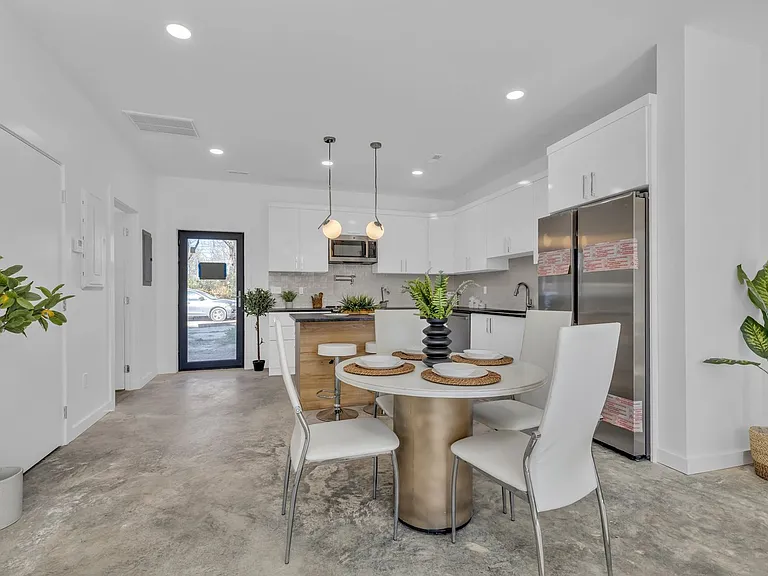 2248 Bailey Ave — Photo 3